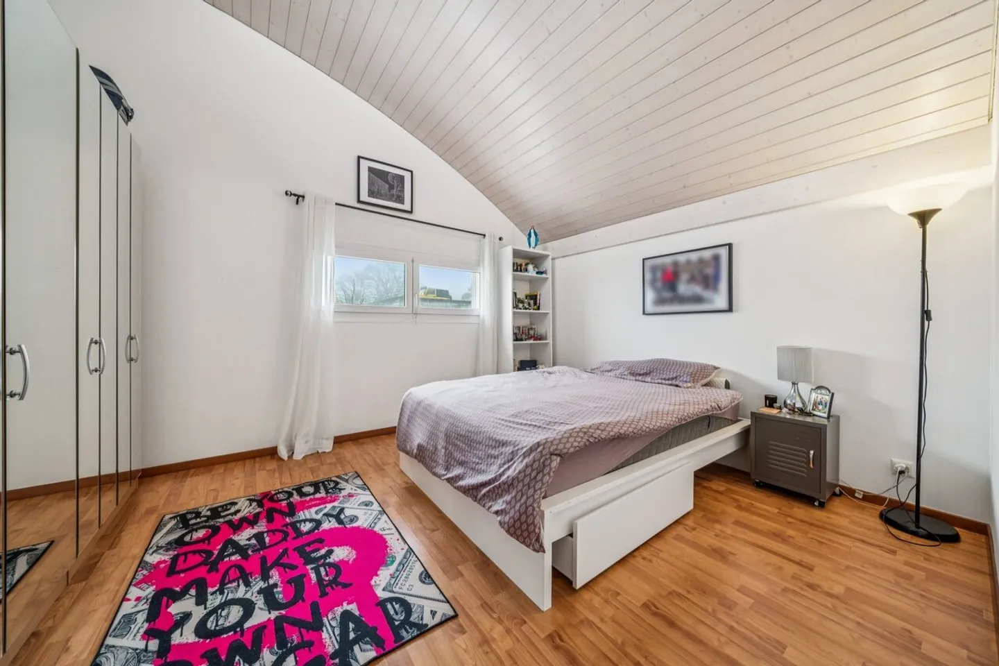 Prestigious property with panoramic lake view - Photo 8 of 10