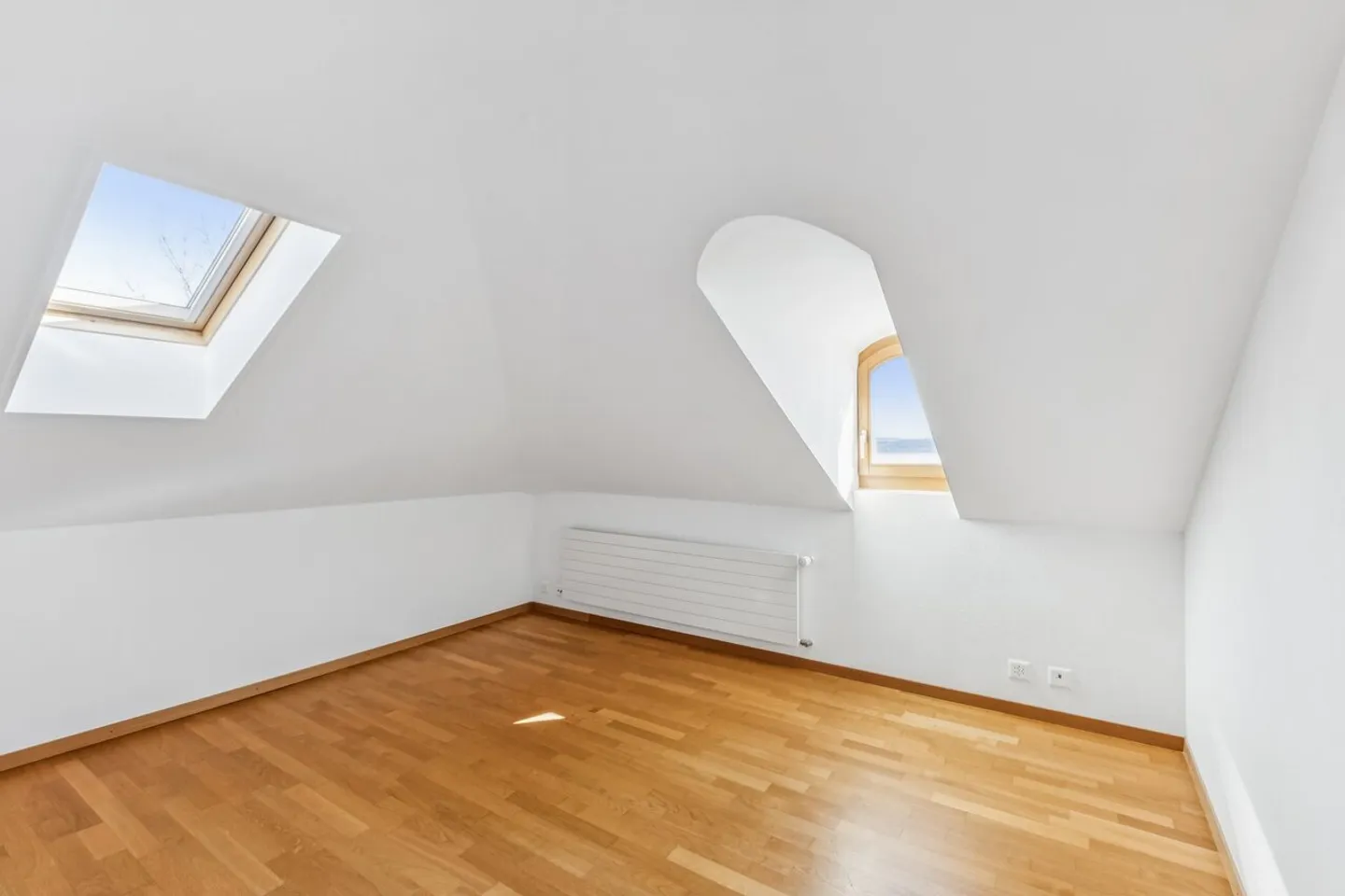 Charmanter heller Kokon nur wenige Schritte vom Bahnhof Neuchâtel entfernt - Foto 4 von 7