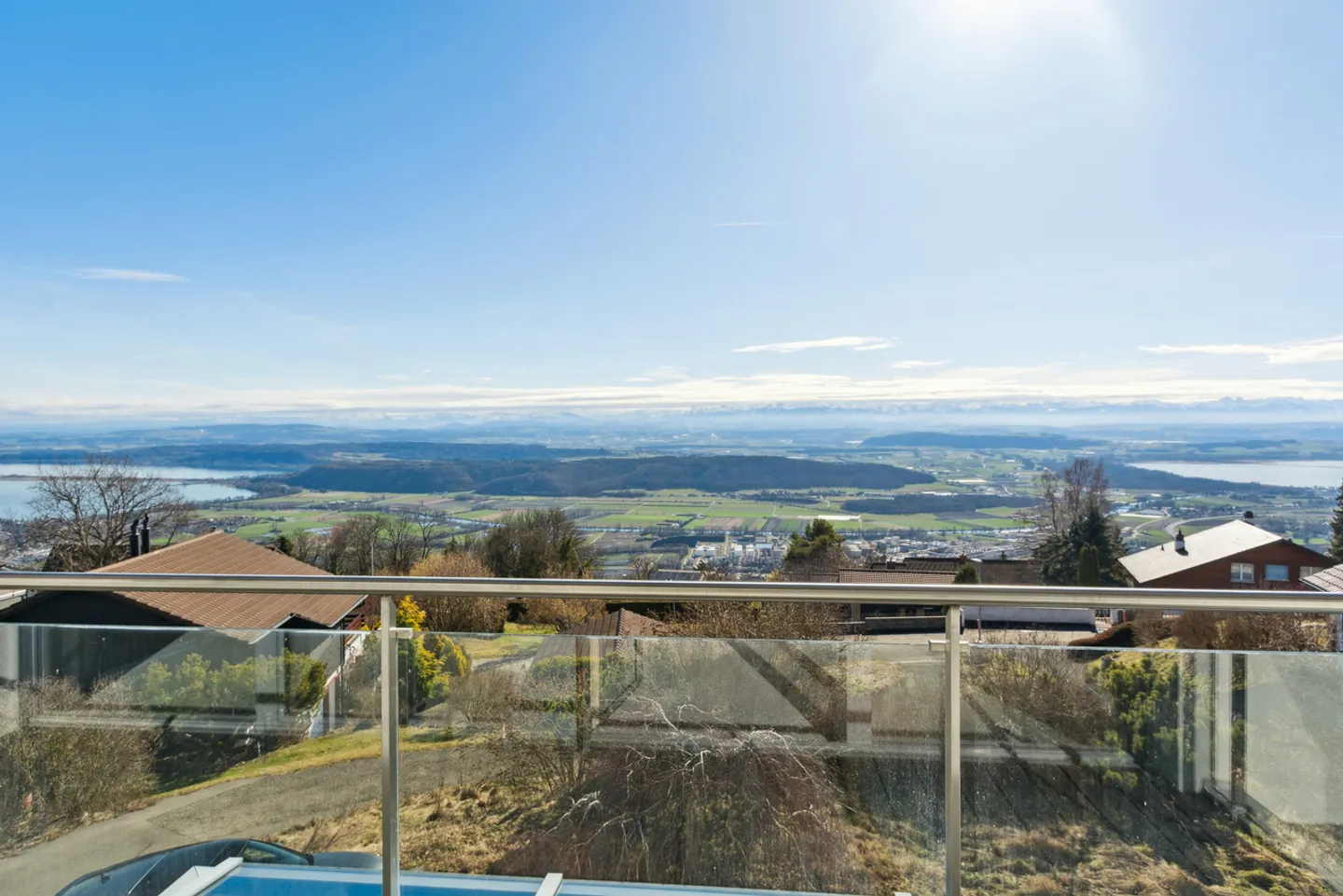 Detached house with panoramic view of the three lakes - Photo 1 of 12