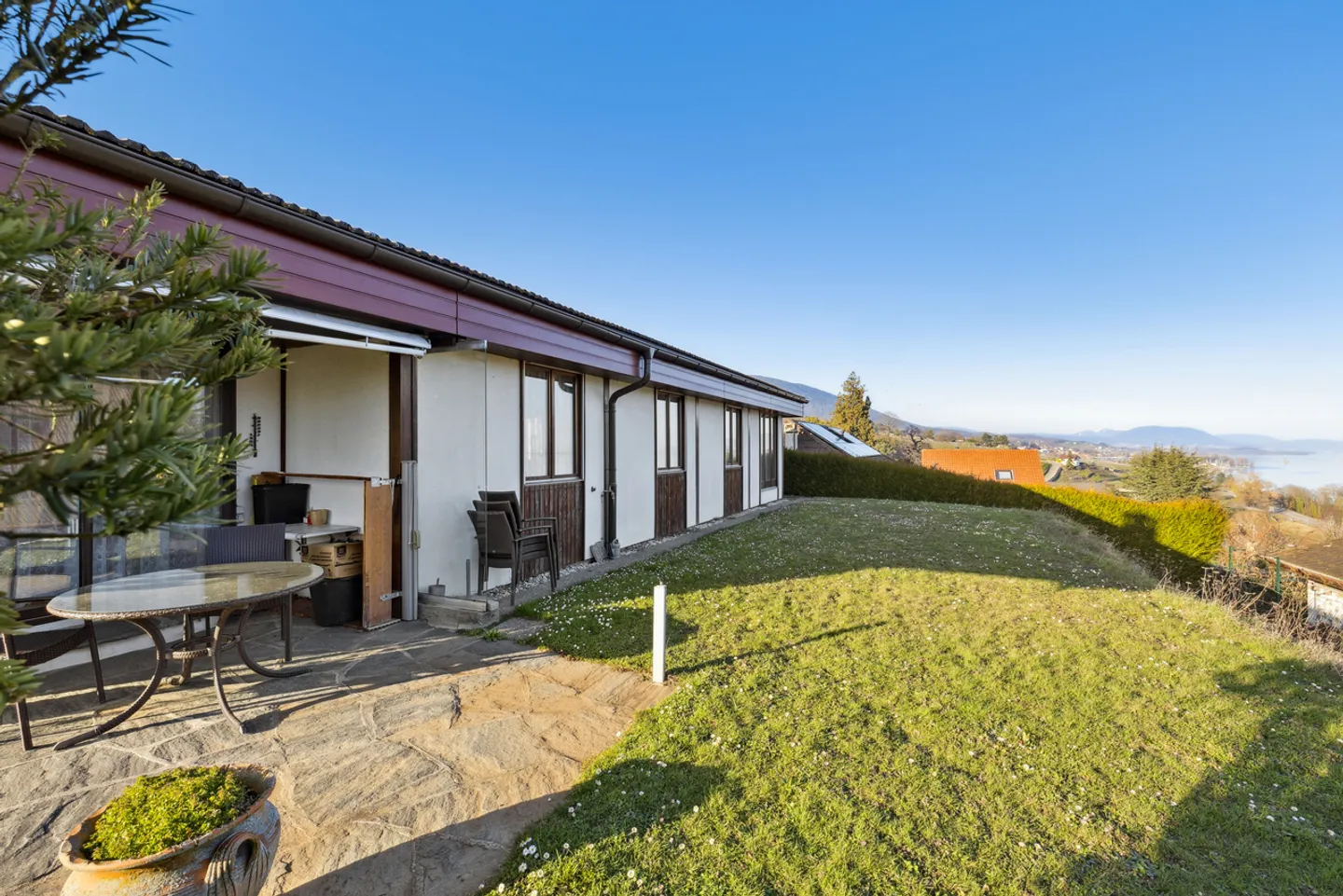 Einzelvilla mit Pool und Seeblick! - Foto 4 von 11