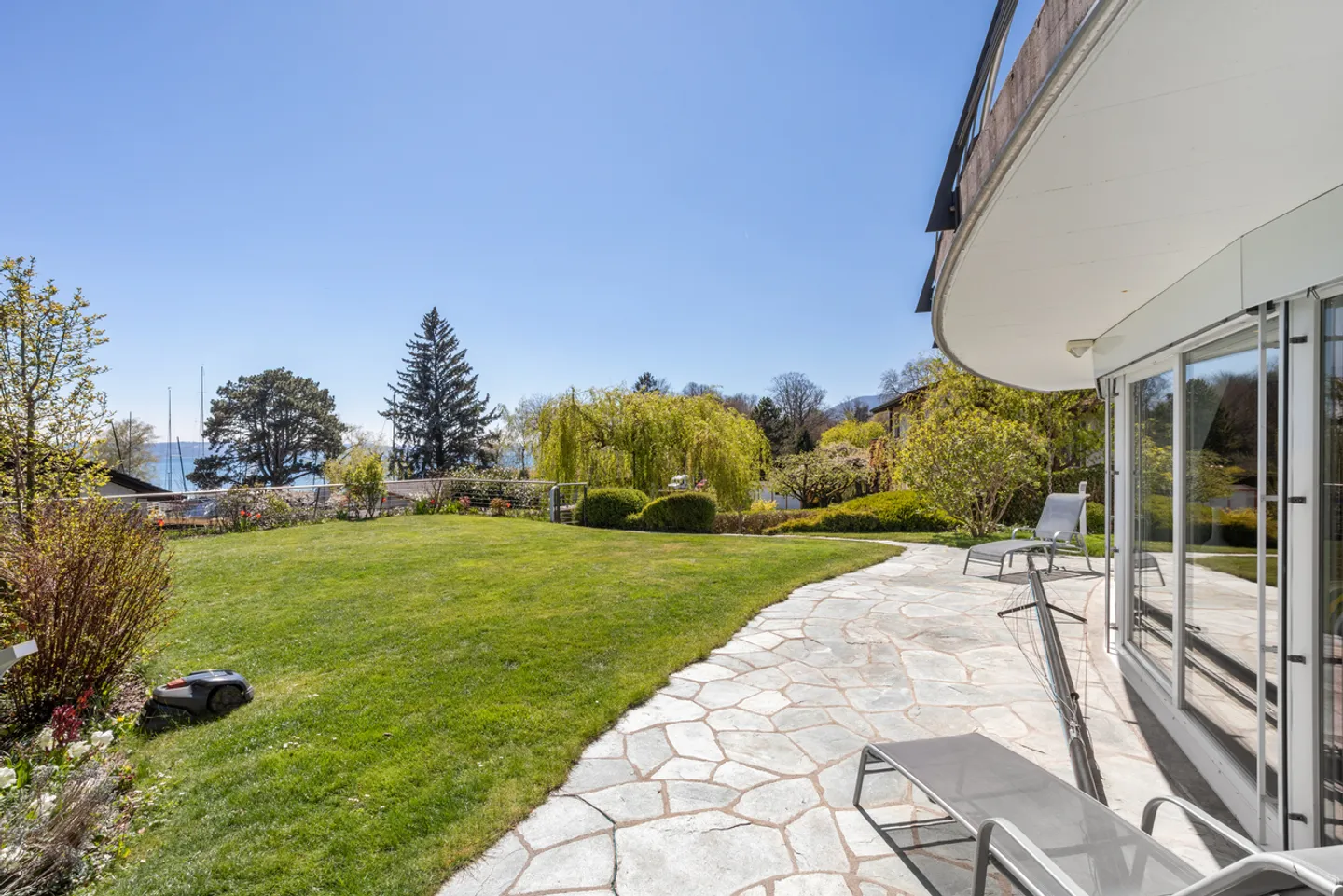 Magnificent contemporary villa on the shores of Lake Neuchâtel - Photo 9 of 10