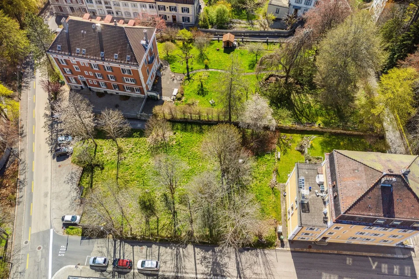 Baugrundstück in einem Wohngebiet im Norden der Stadt - Foto 3 von 6