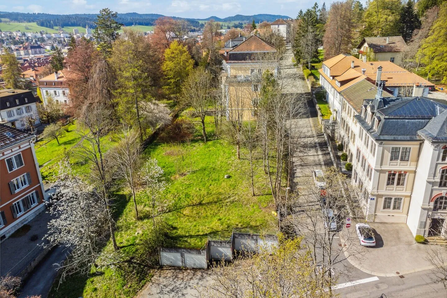 Baugrundstück in einem Wohngebiet im Norden der Stadt - Foto 1 von 6
