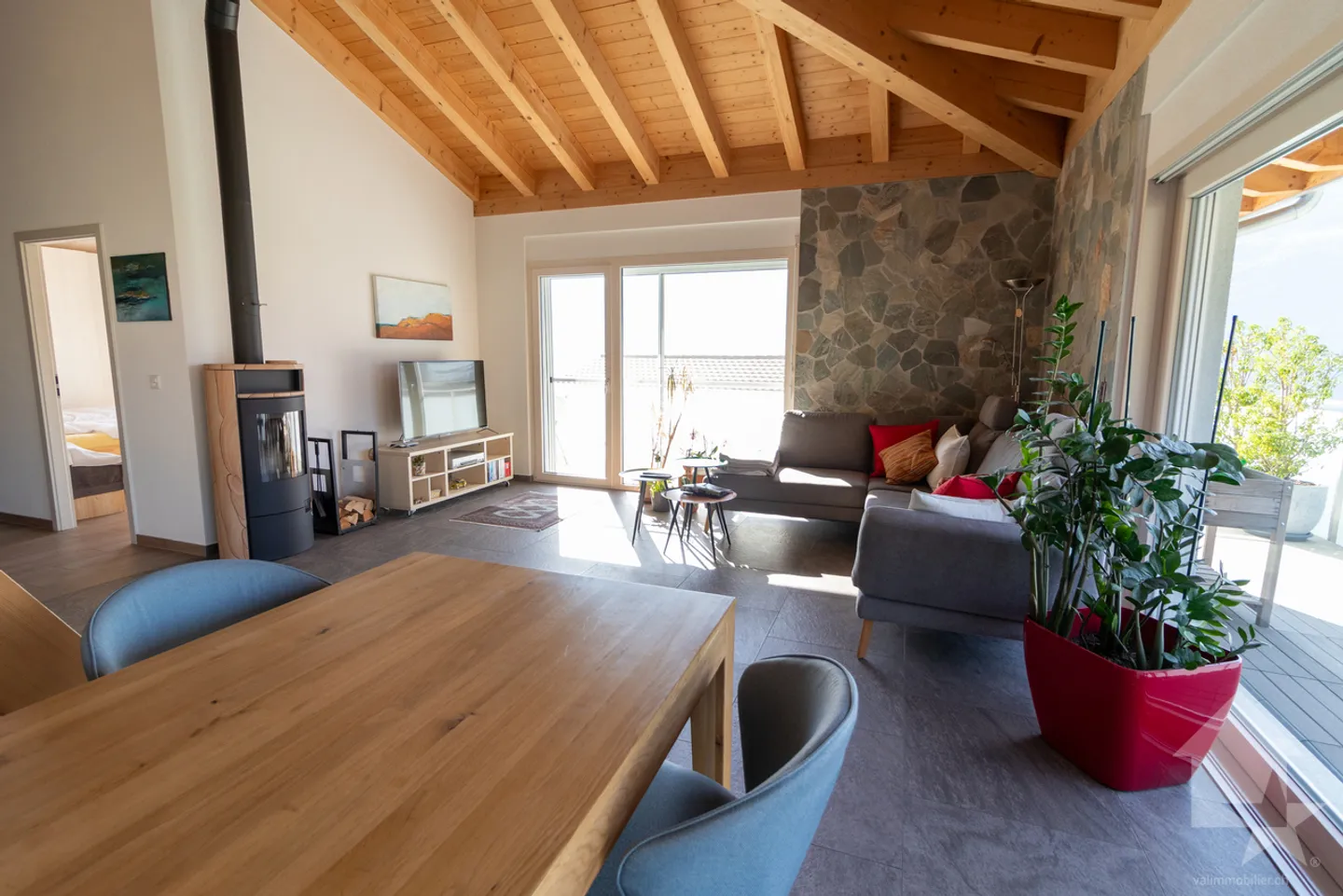 Magnificent attic apartment of 4.5 rooms - Photo 3 of 13