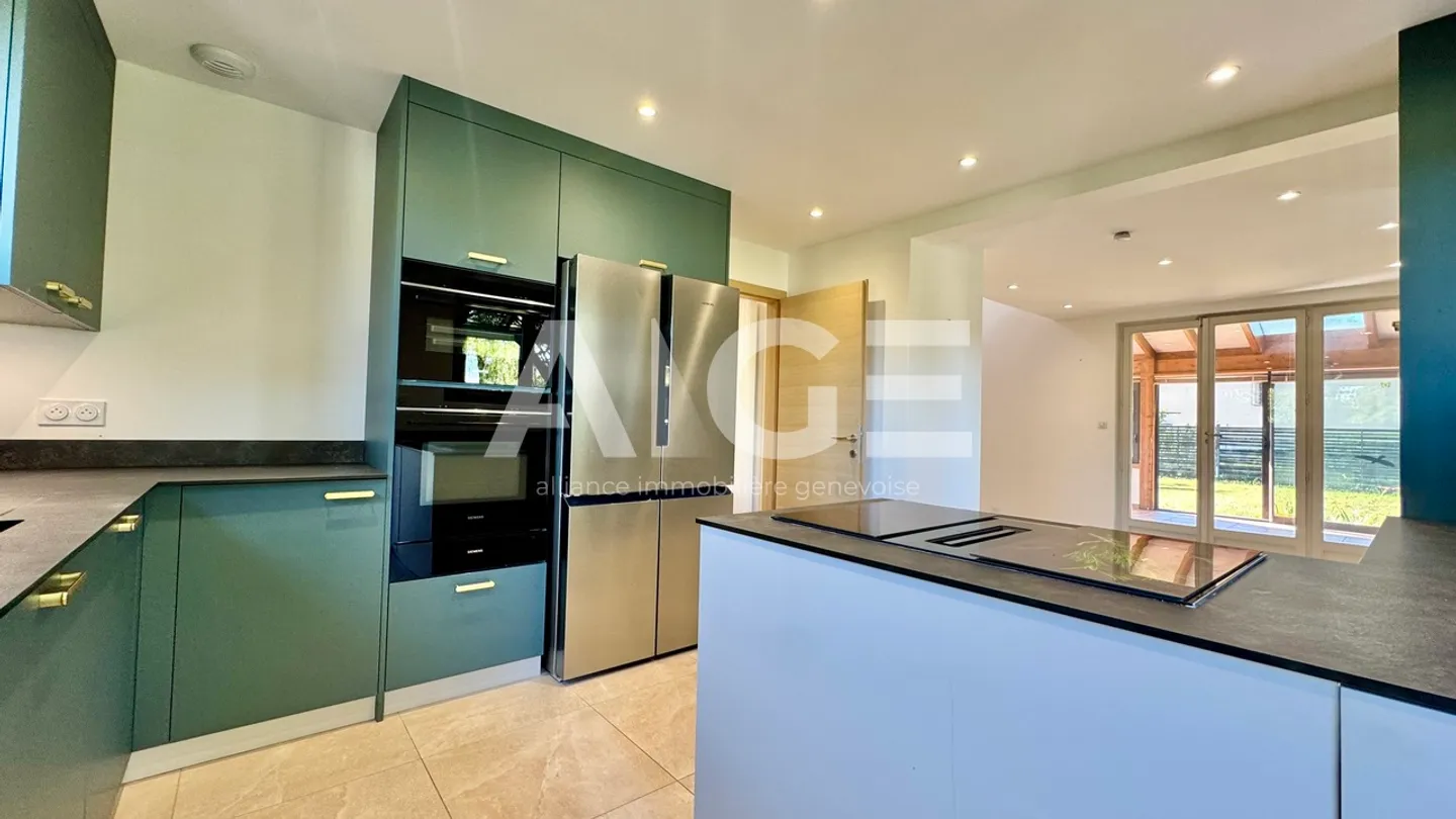 Beautiful detached villa in Neydens - NEIGHBORING FRANCE - Photo 3 of 13