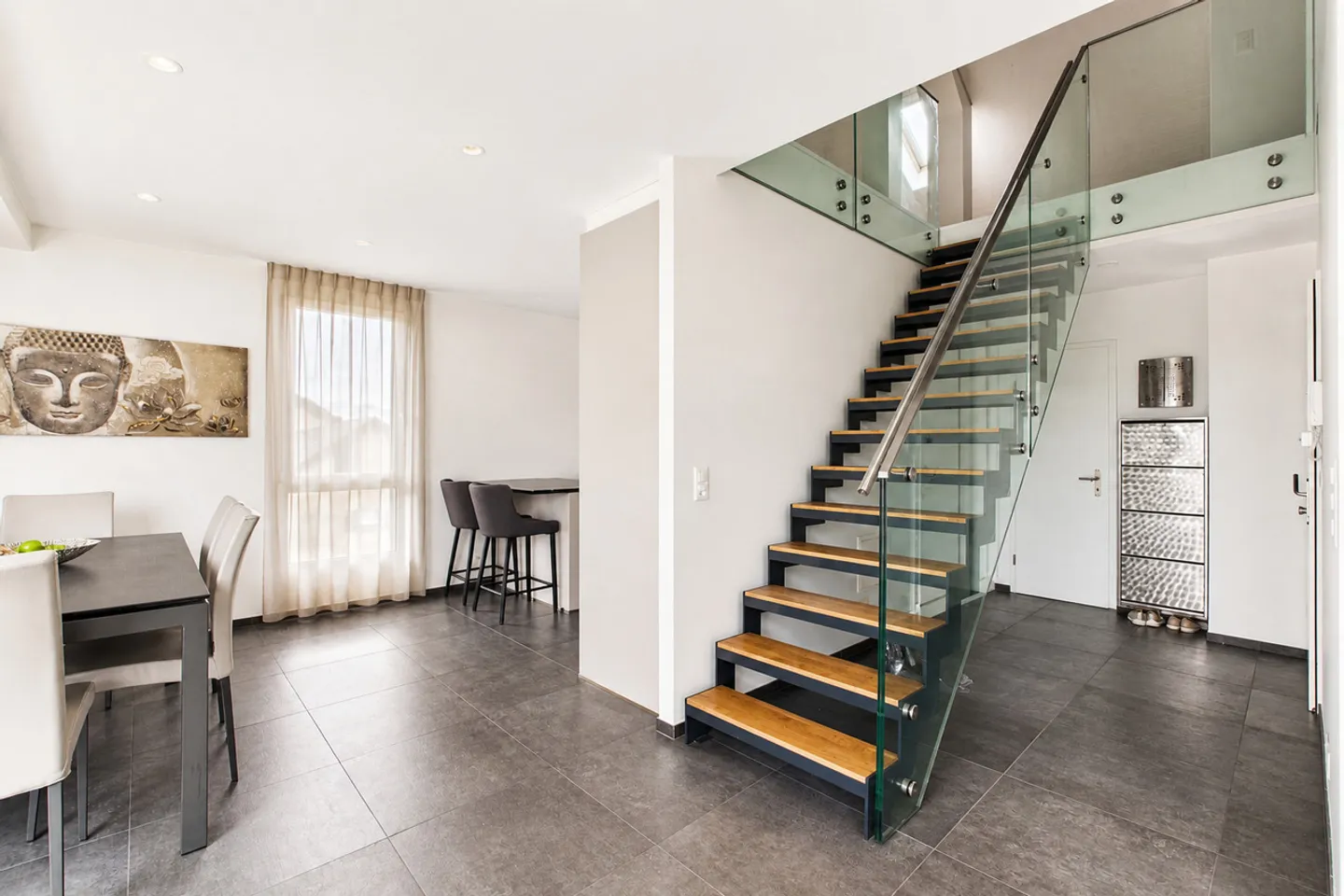 Attique avec mezzanine aménagée - Photo 3 sur 5