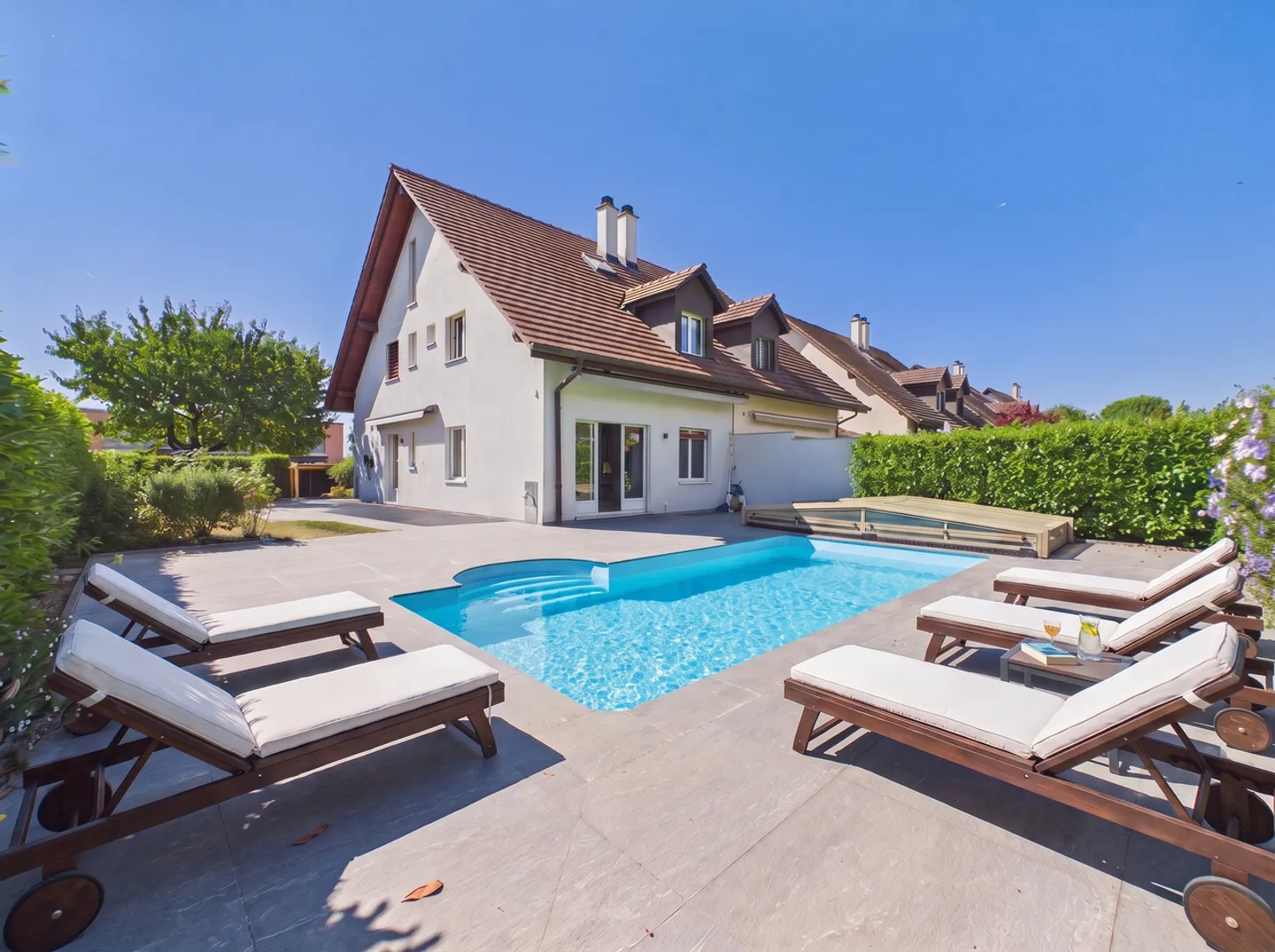 Beautiful volumes with swimming pool on individual plot - Photo 1 of 7