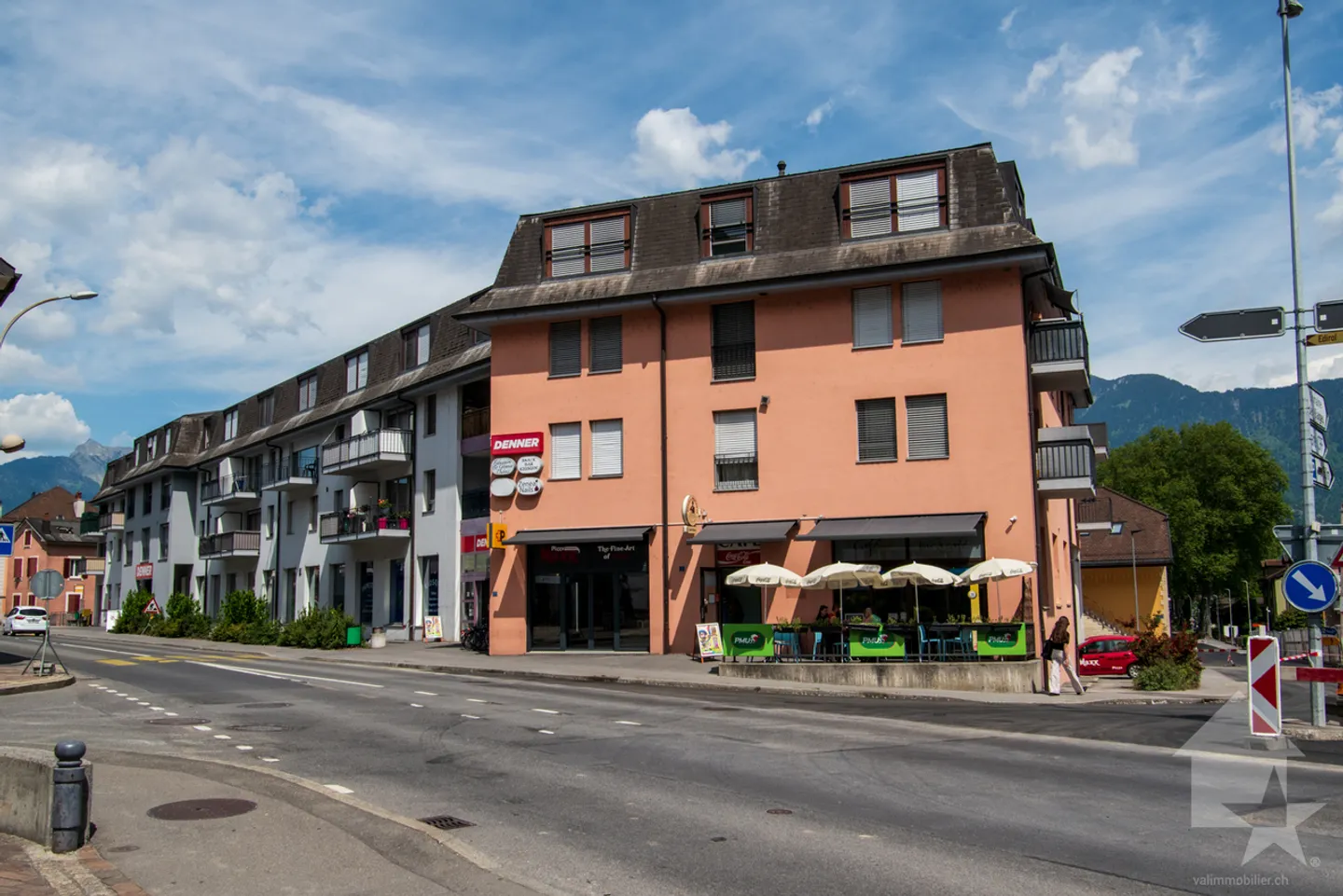 Vouvry, spazio commerciale nel centro del villaggio - Foto 1 di 6