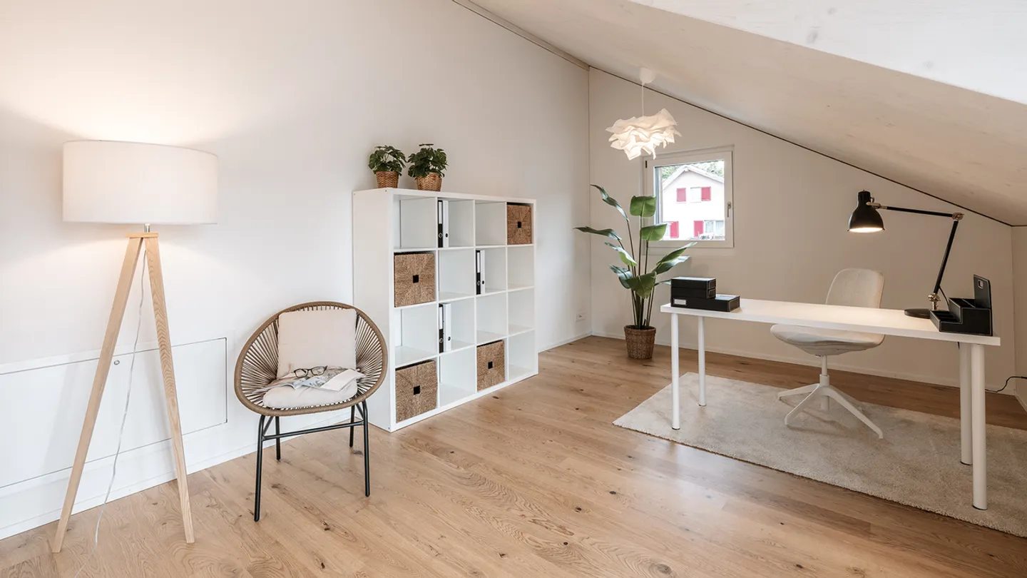 Ampio appartamento attico di 3,5 locali a Hägglingen - Foto 7 di 13