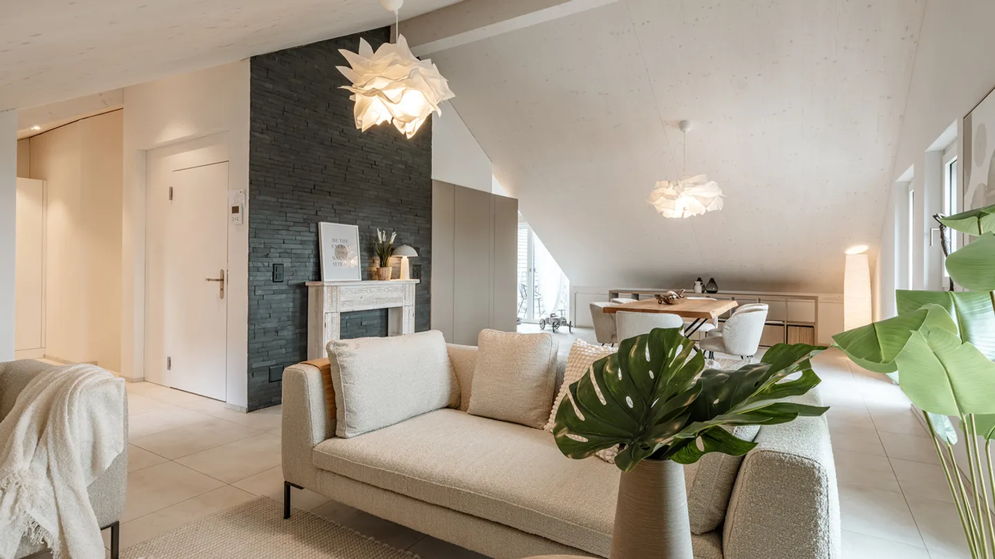 Ampio appartamento attico di 3,5 locali a Hägglingen - Foto 2 di 13