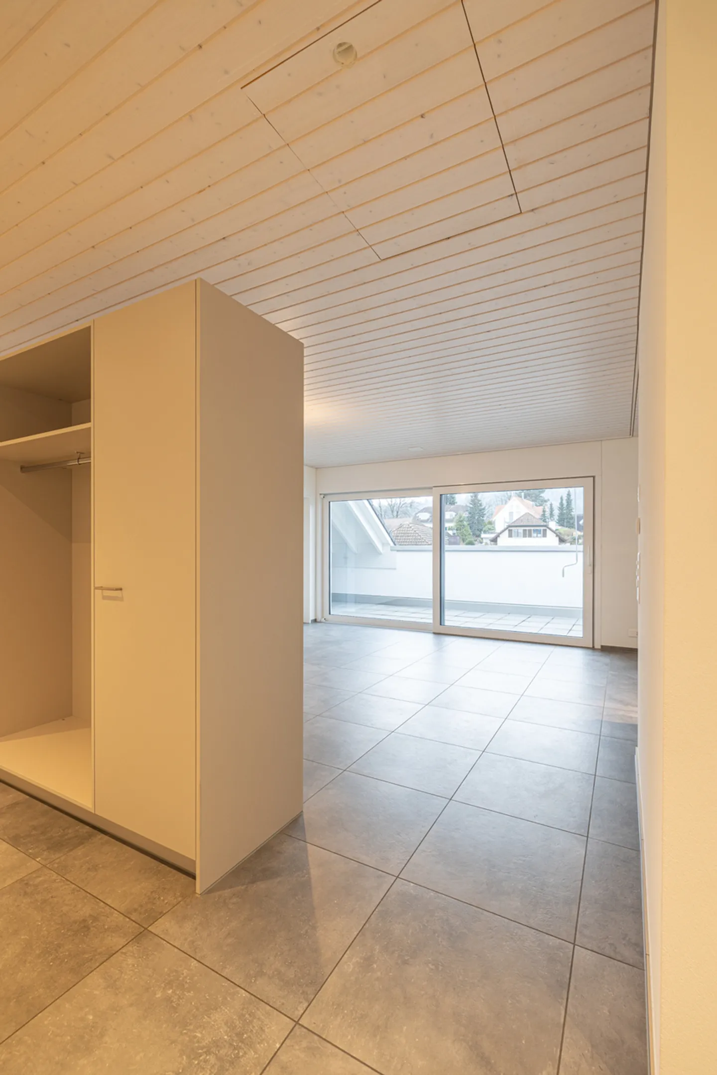 Appartamento in condominio di 4,5 locali all'ultimo piano in posizione tranquilla - Foto 6 di 13