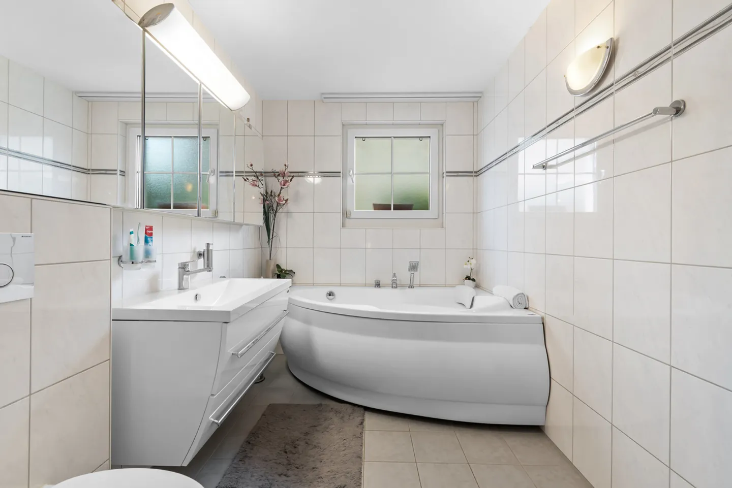 Comfortable condominium with spacious garden area - Photo 8 of 13