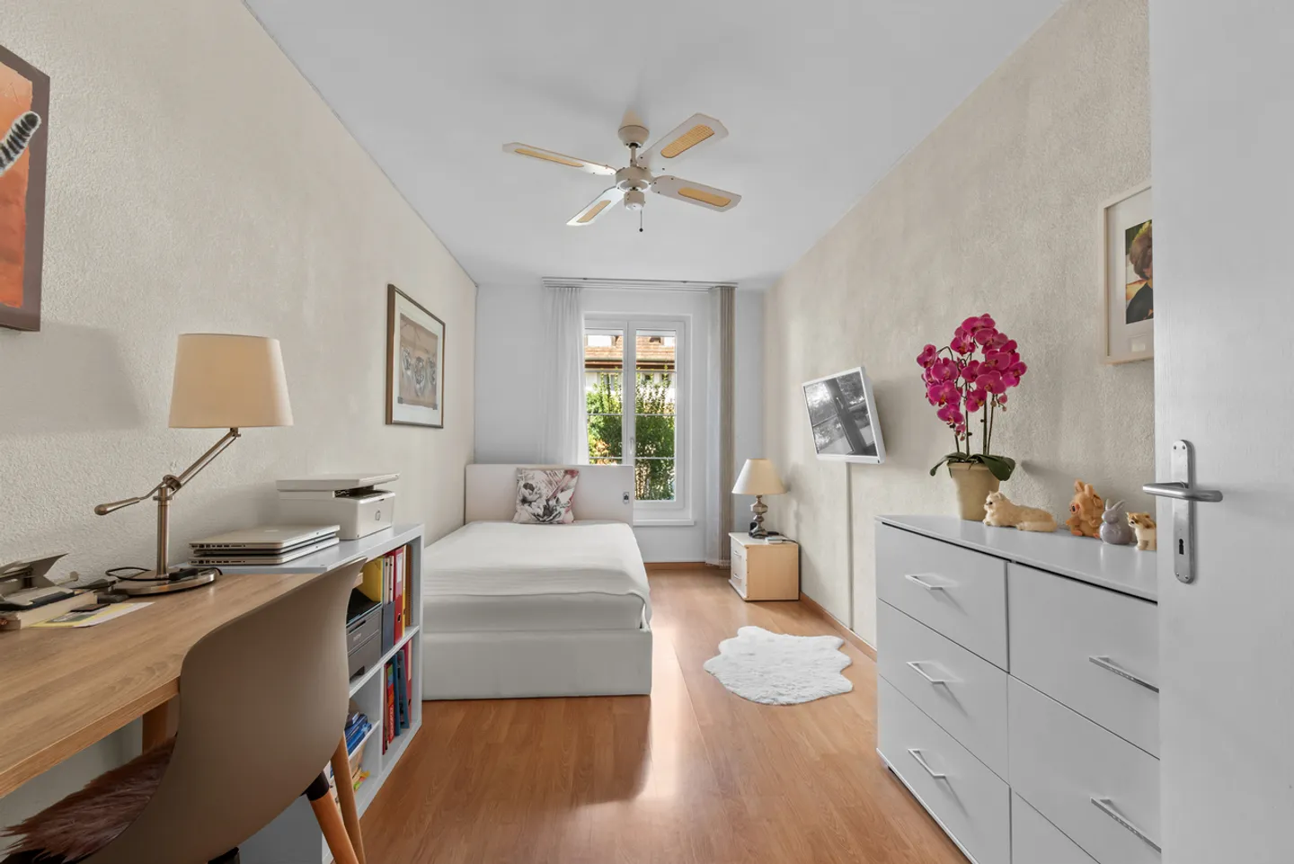 Comfortable condominium with spacious garden area - Photo 4 of 13