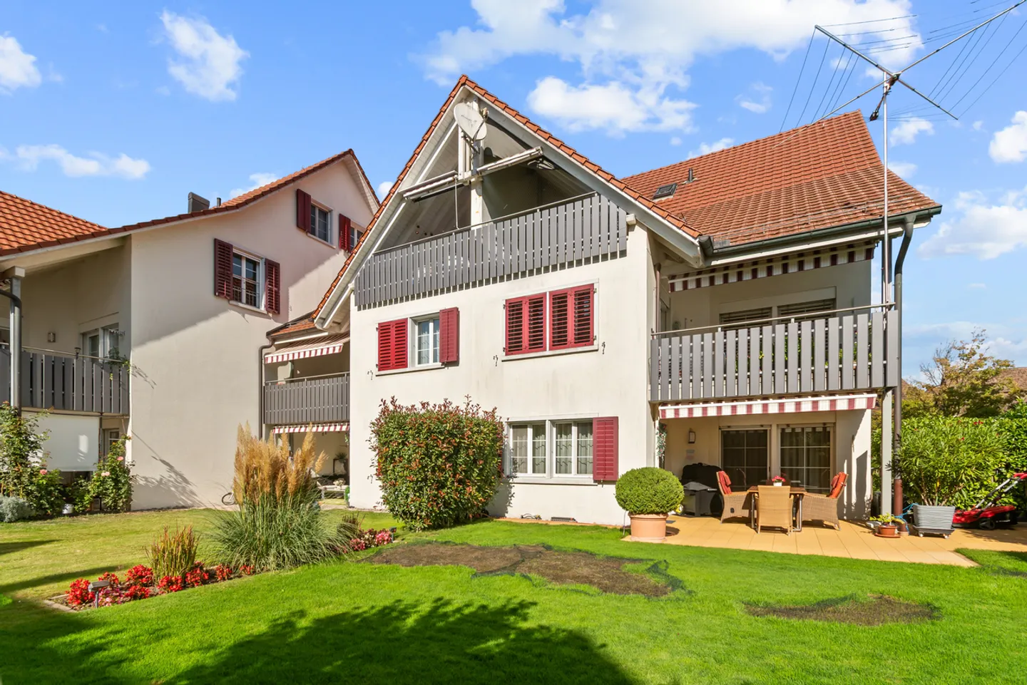 Comfortable condominium with spacious garden area - Photo 2 of 13