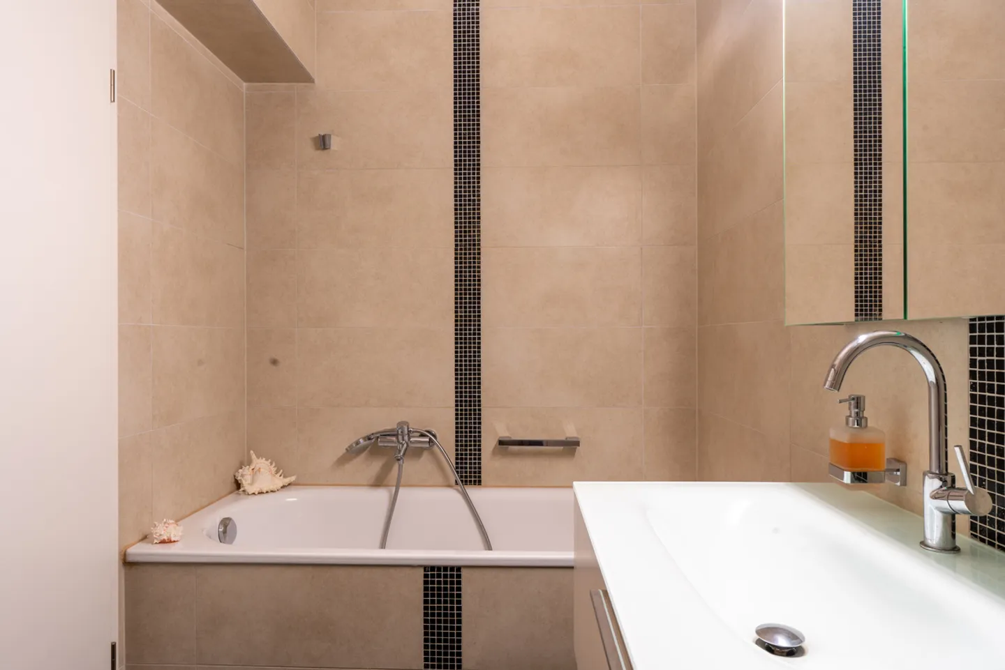 Appartement lumineux avec vue alpine - Photo 7 sur 13