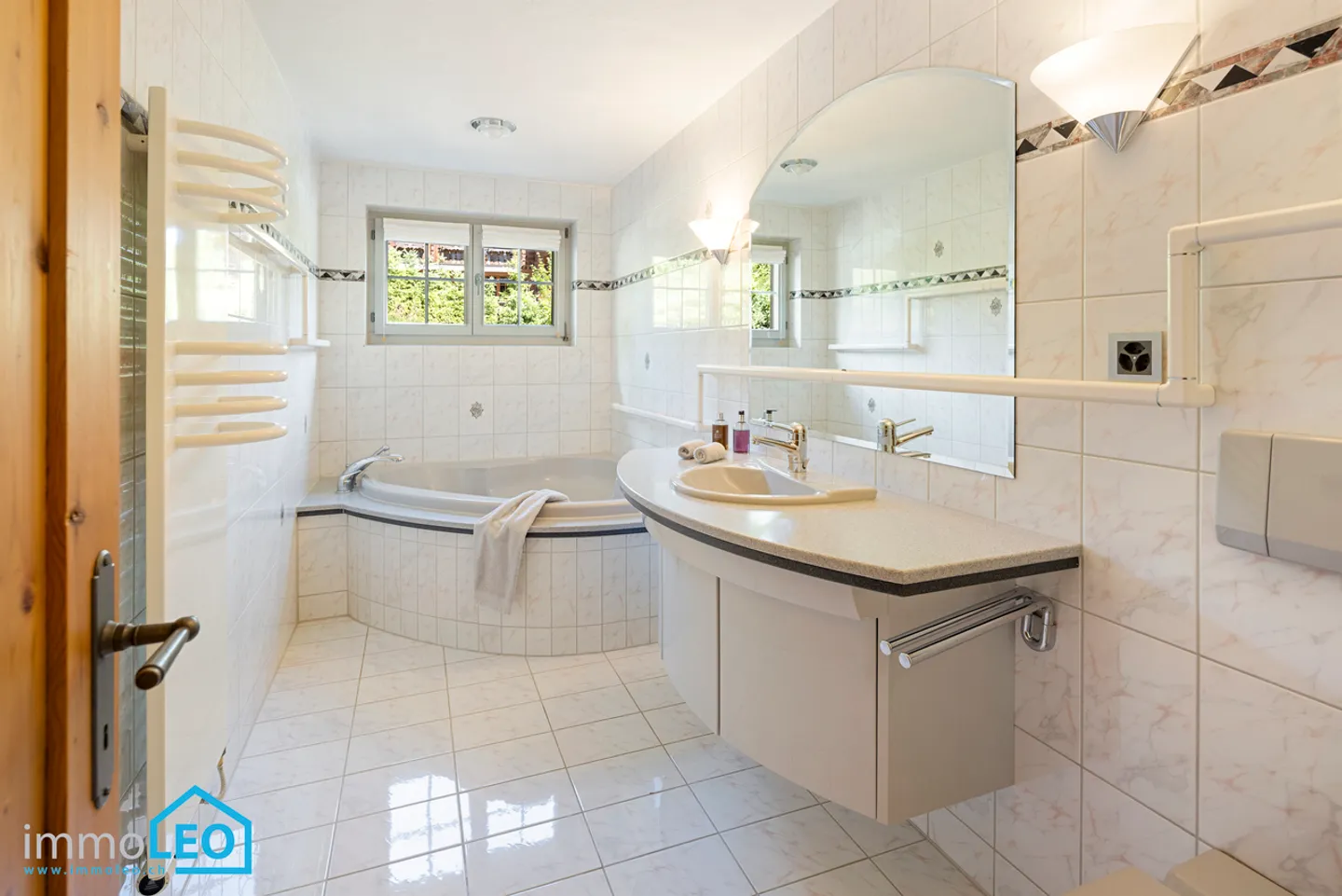 Stilvoll renovierte Chalet-Wohnung  mit Panoramasicht - Foto 7 von 12