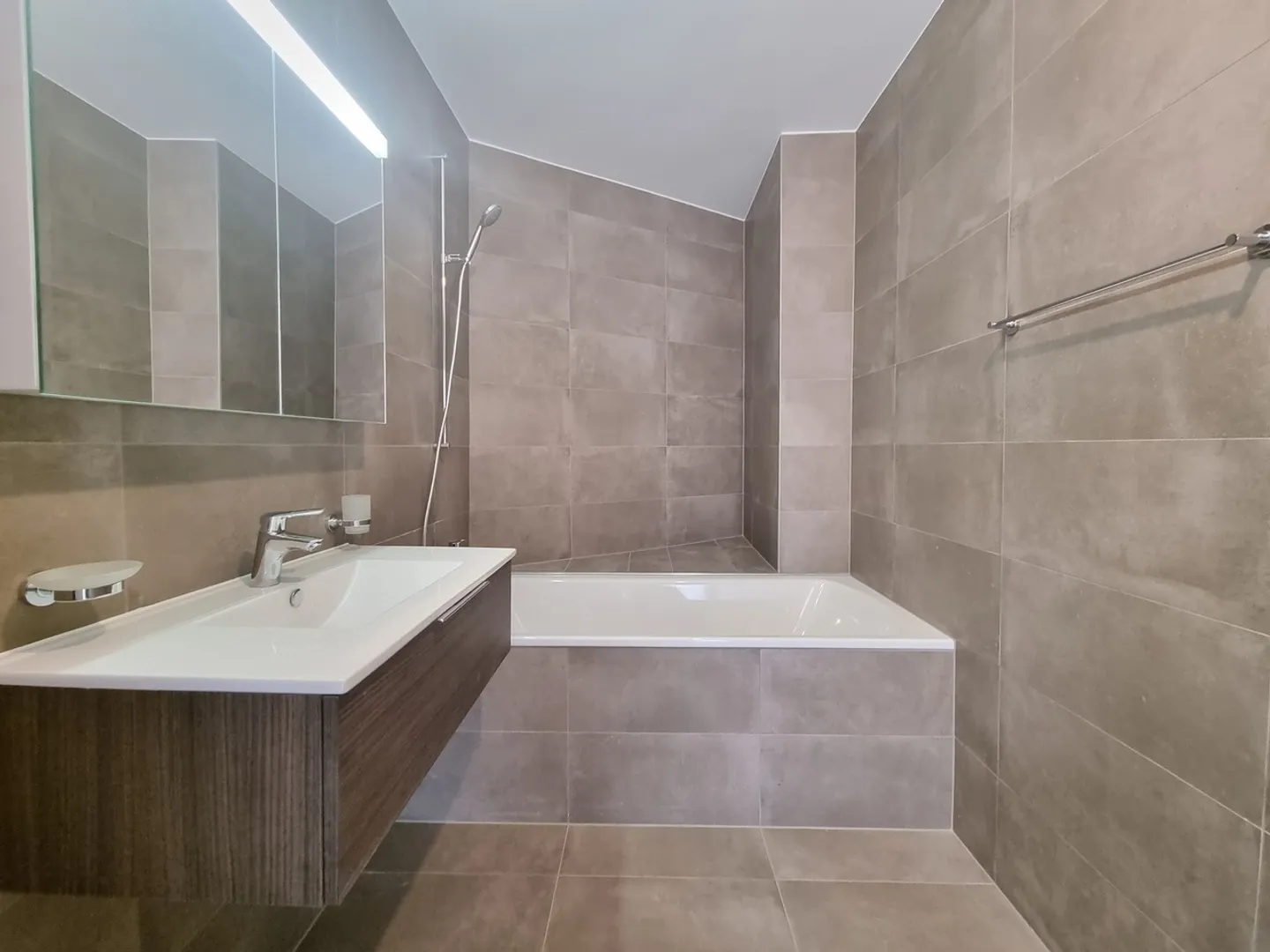 BEL APPARTAMENTO DI 3,5 LOCALI CON TERRAZZA - Foto 6 di 10