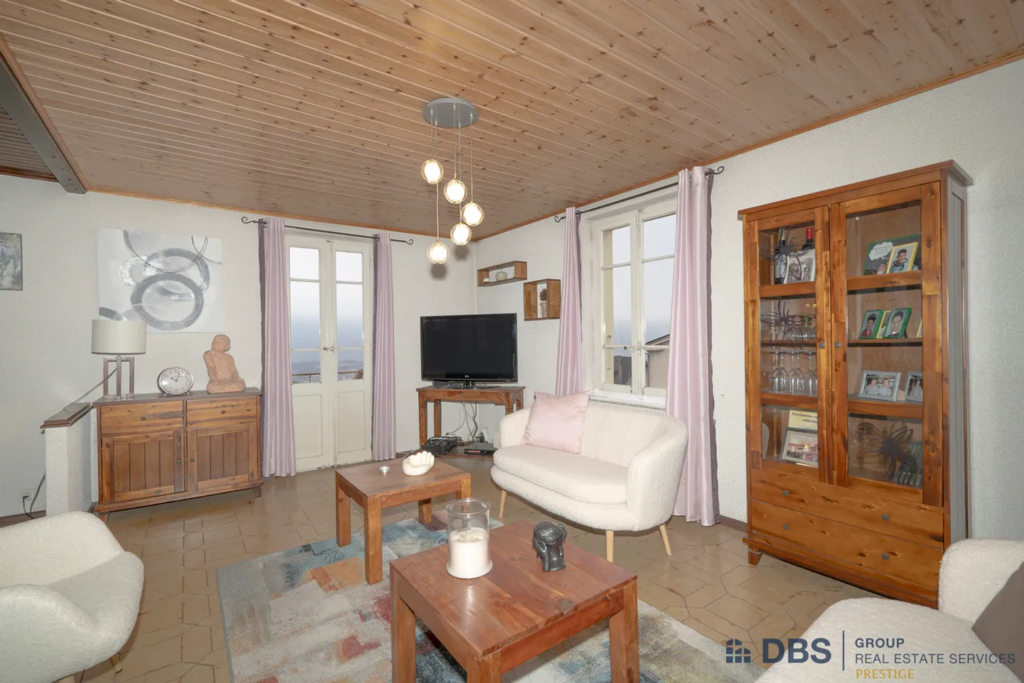 Café-restaurant "Les 3 Suisses" with outbuildings - Photo 9 of 10