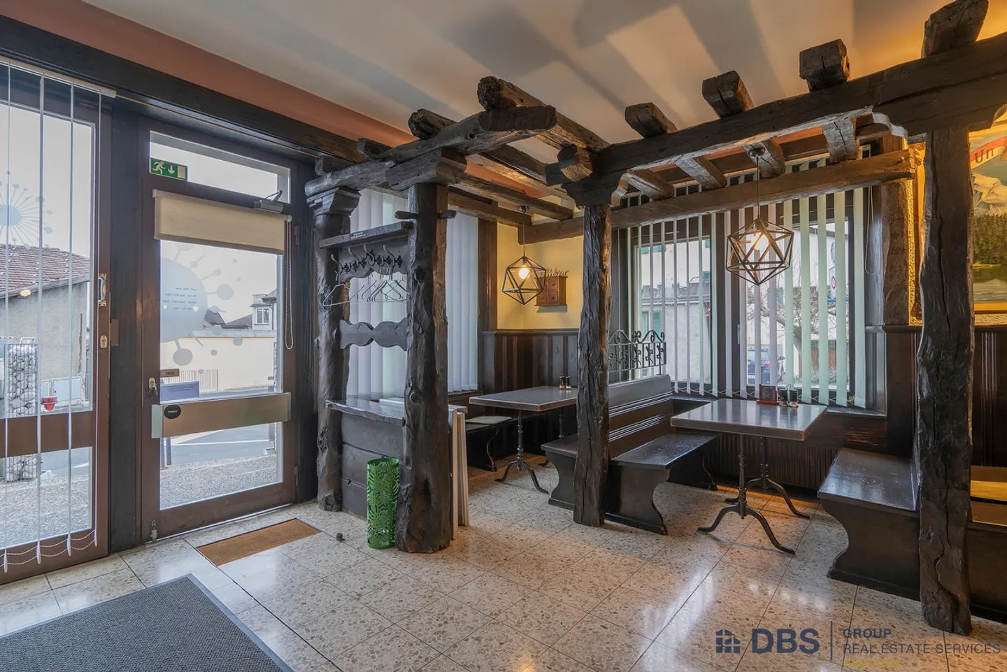Café-restaurant "Les 3 Suisses" with outbuildings - Photo 2 of 10
