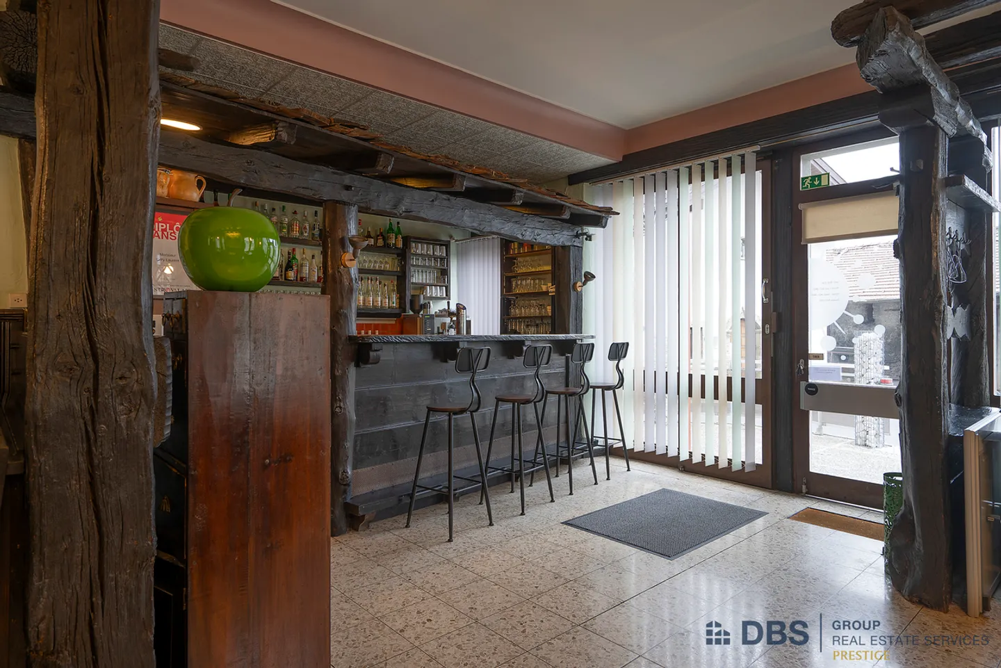 Café-restaurant "Les 3 Suisses" with outbuildings - Photo 7 of 10