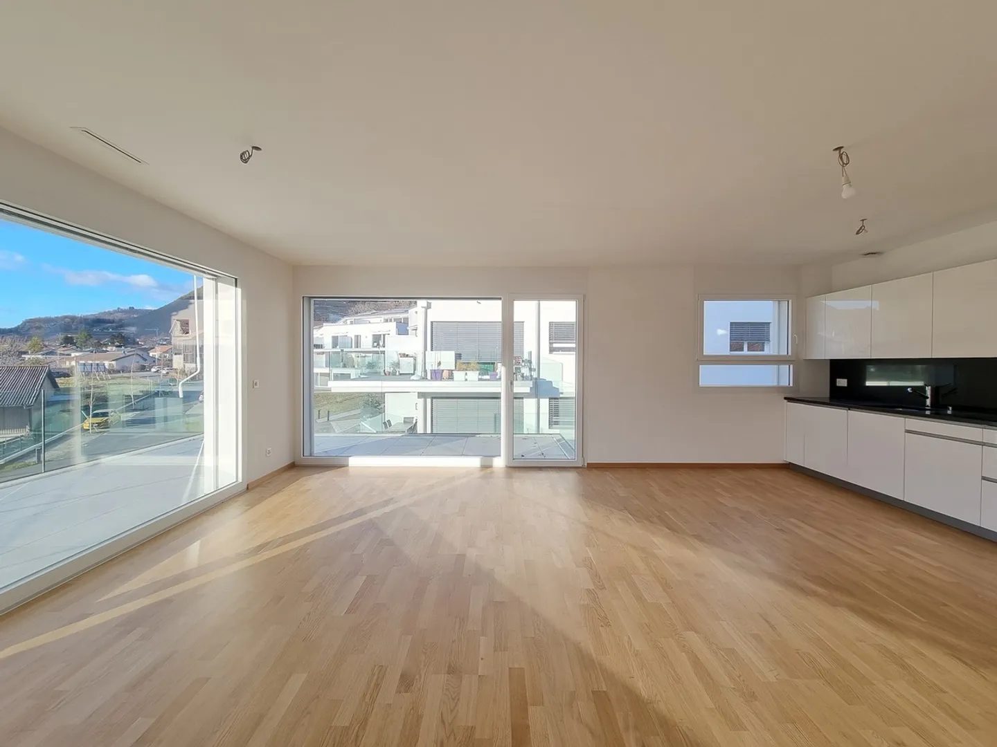 APPARTAMENTO DI 4.5 LOCALI CON TERRAZZA - Foto 5 di 12