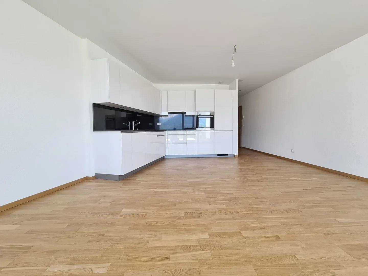 APPARTAMENTO DI 2.5 LOCALI CON BALCONE - Foto 4 di 7