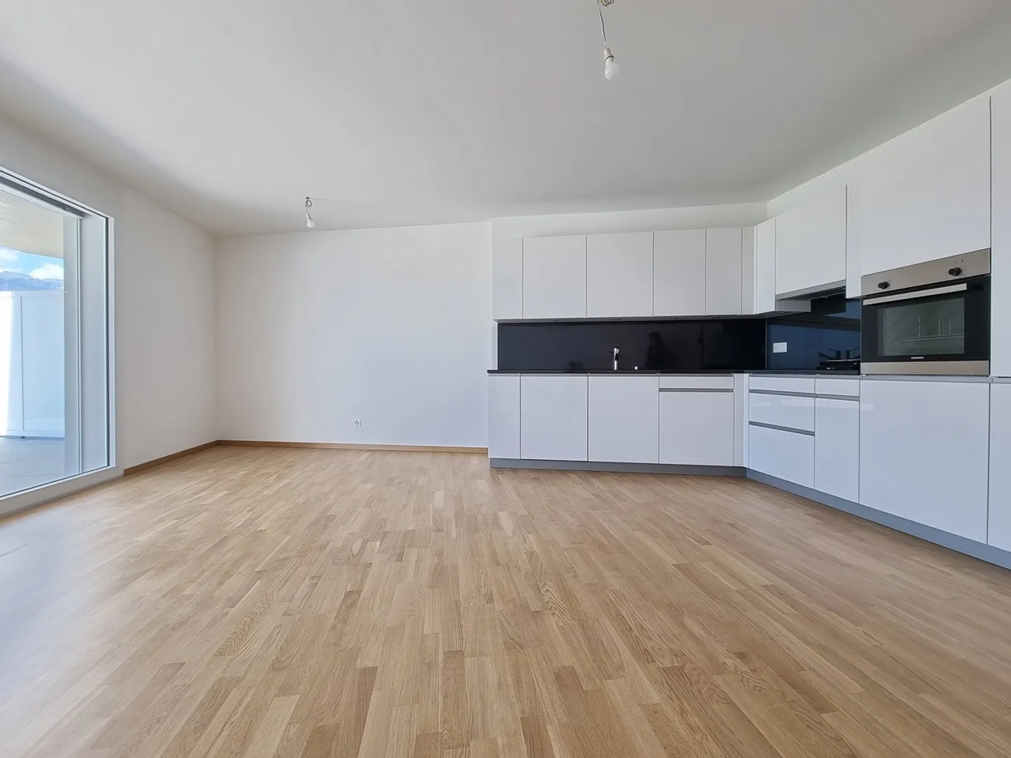 APPARTAMENTO DI 2.5 LOCALI CON BALCONE - Foto 3 di 8