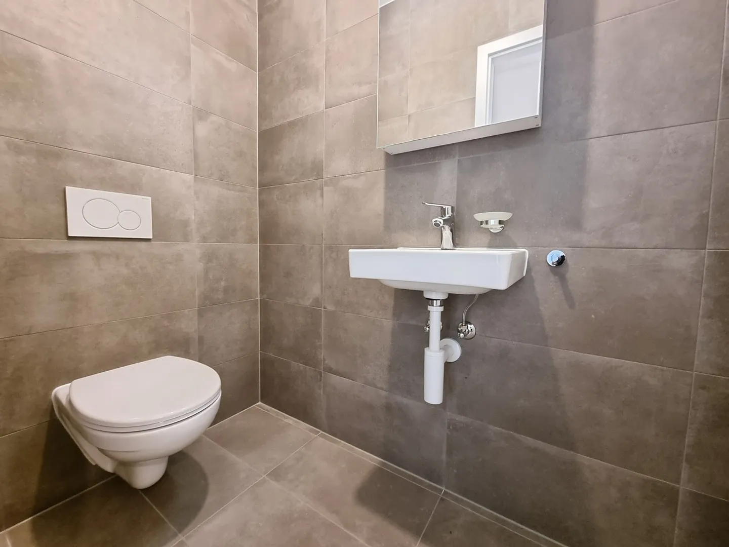 APPARTAMENTO DI 2.5 LOCALI CON TERRAZZA-GIARDINO - Foto 4 di 8