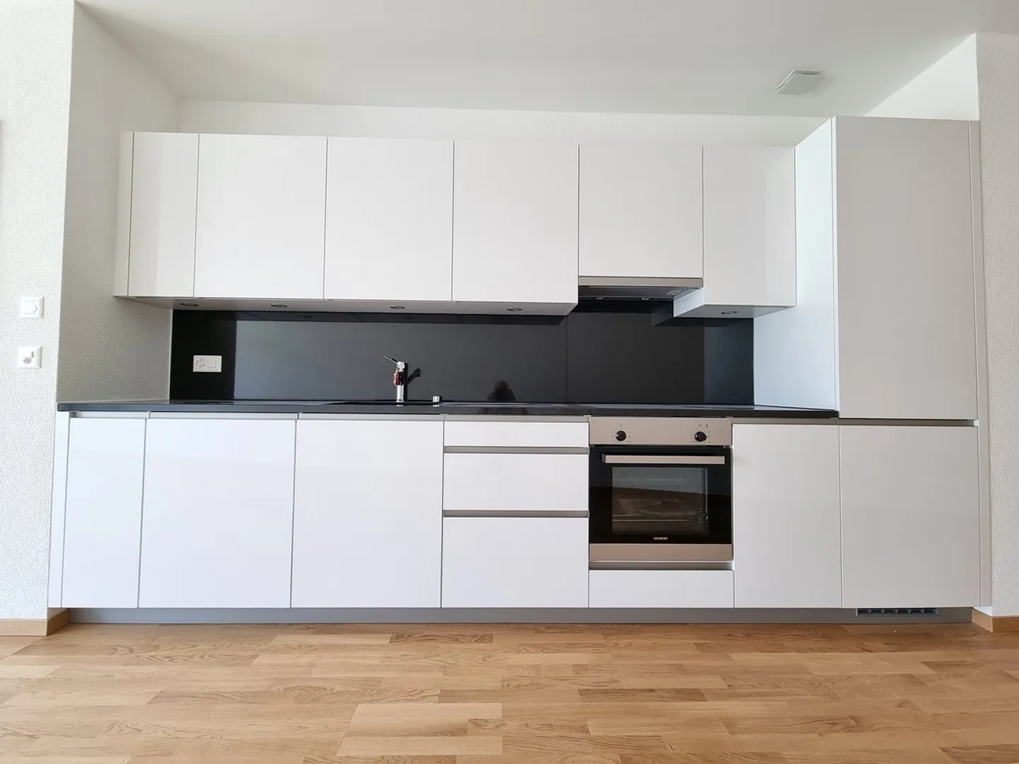 APPARTAMENTO DI 2.5 LOCALI CON TERRAZZA-GIARDINO - Foto 6 di 8