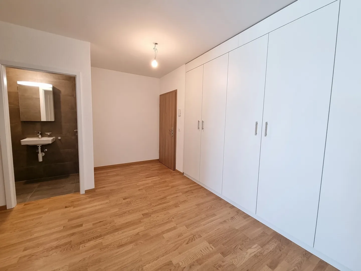 APPARTAMENTO DI 2.5 LOCALI CON TERRAZZA-GIARDINO - Foto 3 di 8