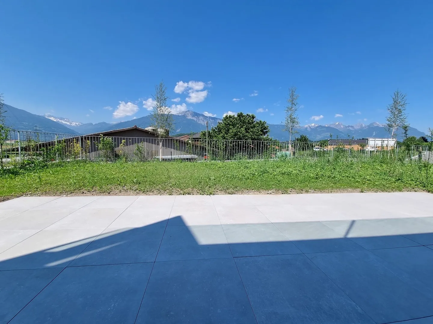 APPARTAMENTO DI 2.5 LOCALI CON TERRAZZA-GIARDINO - Foto 5 di 8