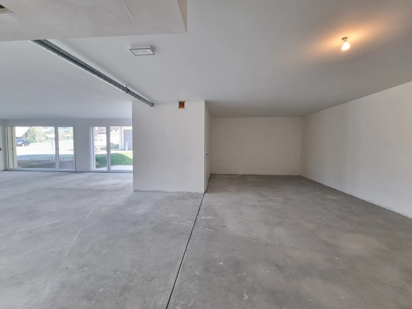 NEU! GEWERBLICHE FLÄCHE VON 131 m² MIT TERRASSE-GARTEN - Foto 6 von 11