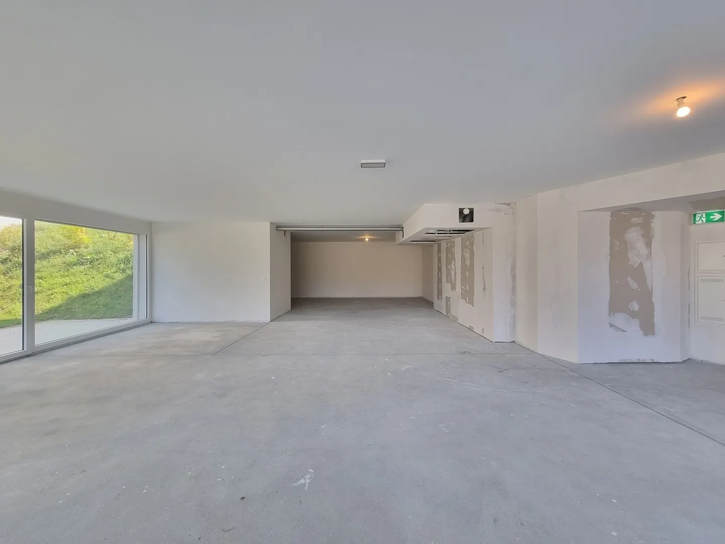 NEU! GEWERBLICHE FLÄCHE VON 131 m² MIT TERRASSE-GARTEN - Foto 5 von 11