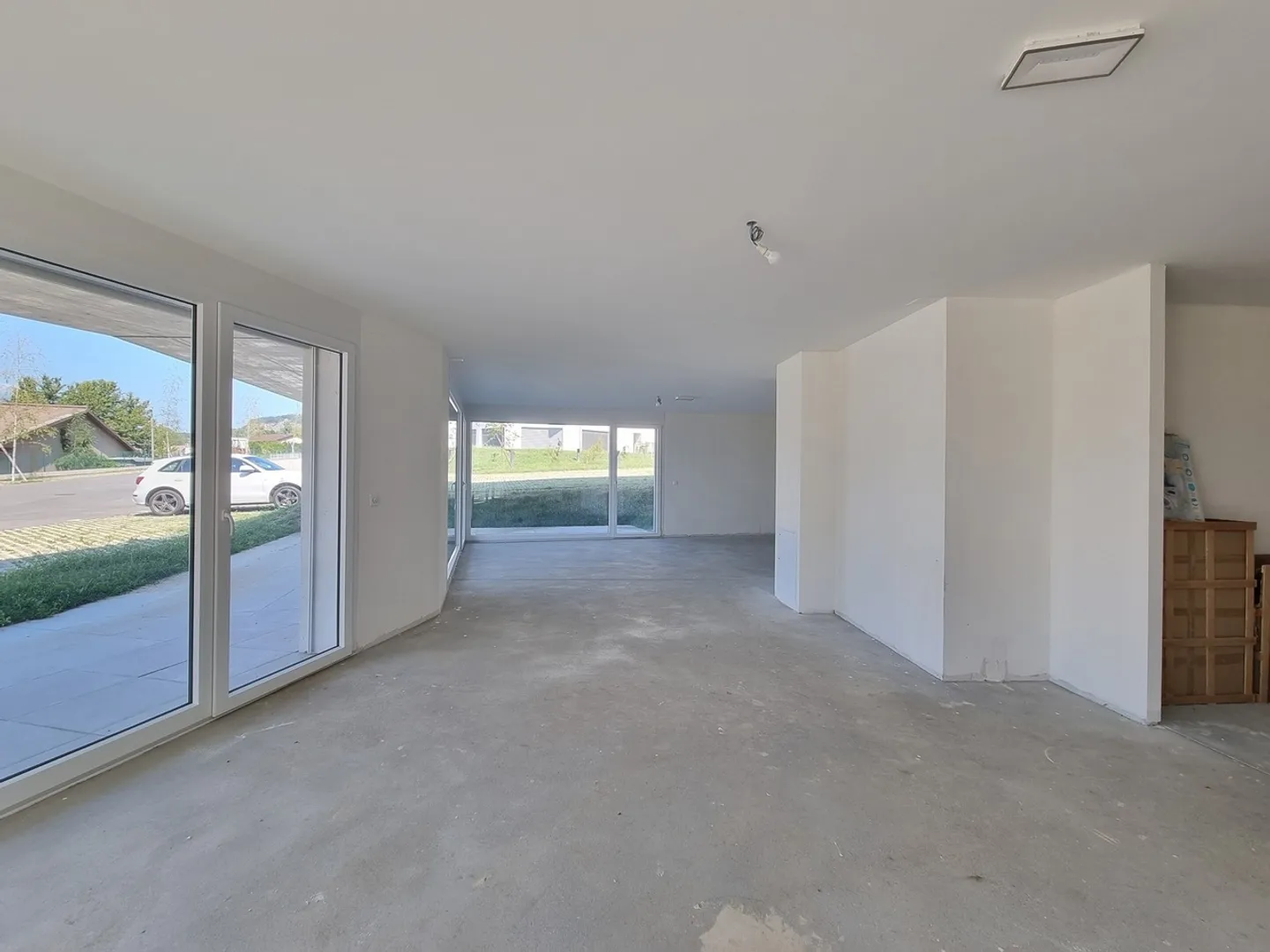 NEW! COMMERCIAL SPACE OF 69m² WITH TERRACE-GARDEN - Photo 2 of 9