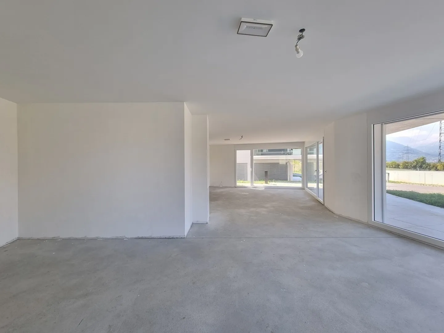 NEW! COMMERCIAL SPACE OF 69m² WITH TERRACE-GARDEN - Photo 6 of 9