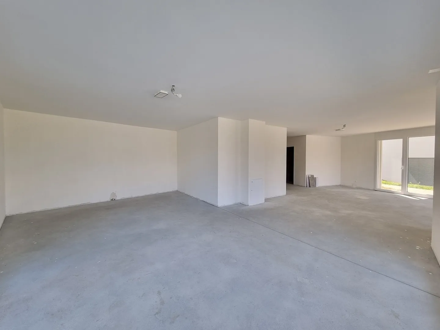 NEW! COMMERCIAL SPACE OF 69m² WITH TERRACE-GARDEN - Photo 7 of 9