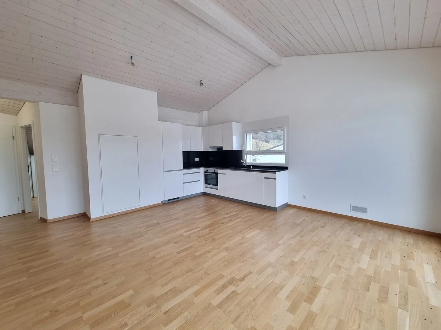 APPARTAMENTO MANSARDATO SPAZIOSO DI 2.5 STANZE PER AFFITTO - Foto 1 di 10