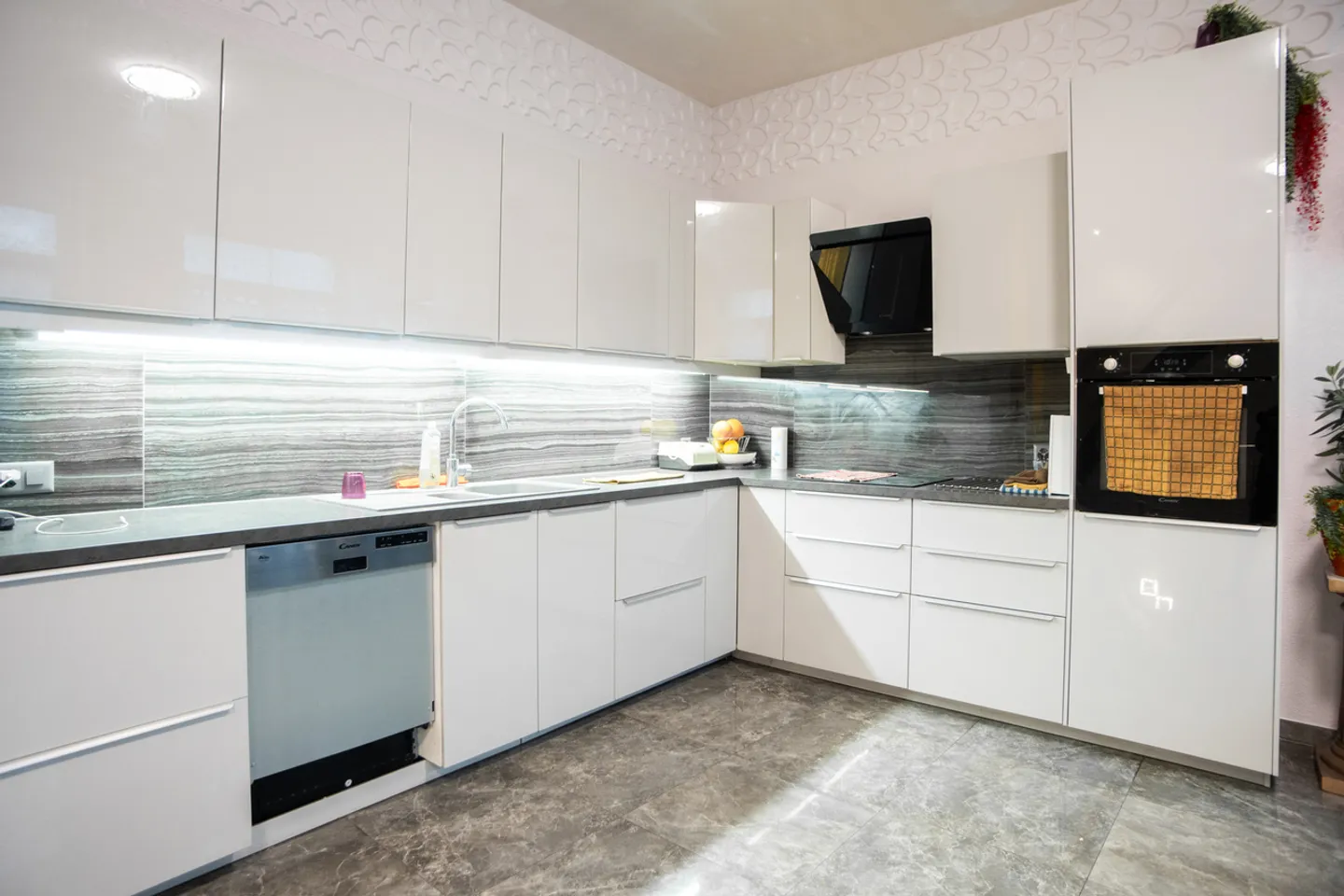 Maison rénovée avec grand espace - Photo 3 sur 12