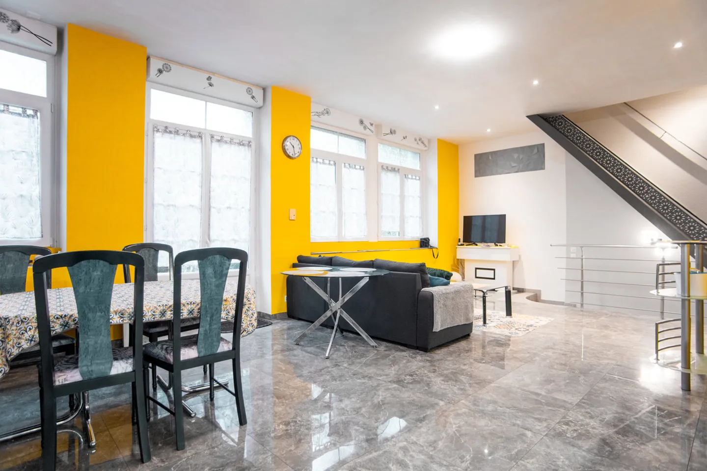 Maison rénovée avec grand espace - Photo 4 sur 12