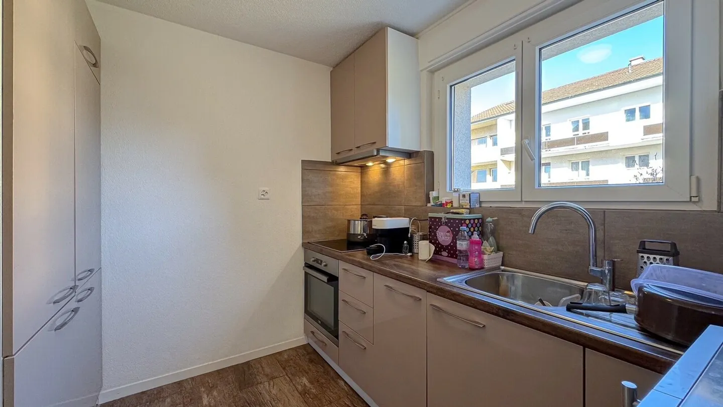 Charming 3.5-room apartment with balcony in a quiet renovated condominium - Photo 9 of 12