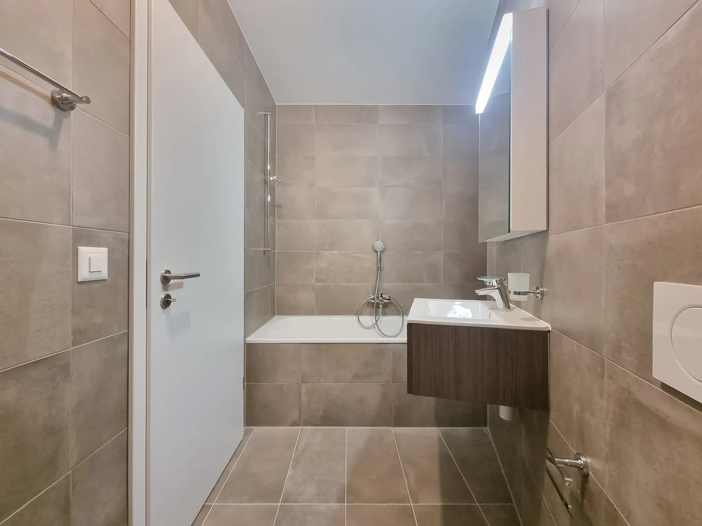 OLLON - APPARTAMENTO DI 3.5 LOCALI CON BALCONE PER RENDIMENTO - Foto 8 di 9