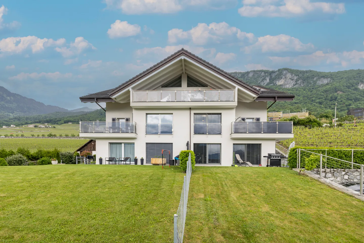 MAGNIFIKANTE GELEGENHEIT - GEBÄUDE MIT INTERESSANTER RENDITE! - Foto 2 von 13