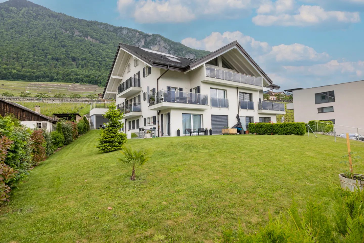 MAGNIFIKANTE GELEGENHEIT - GEBÄUDE MIT INTERESSANTER RENDITE! - Foto 1 von 13