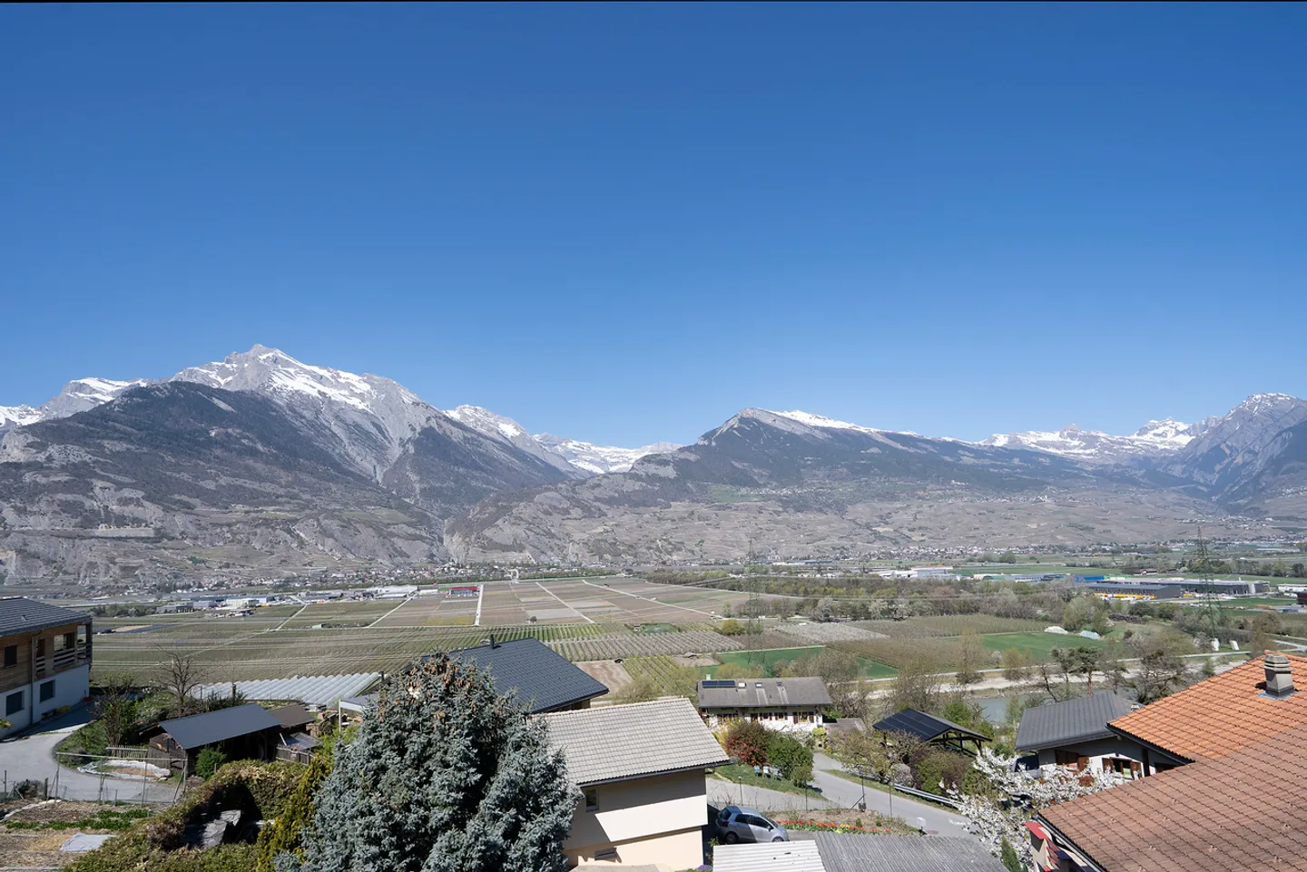 Chalet-villa with 2 apartments - Photo 10 of 13