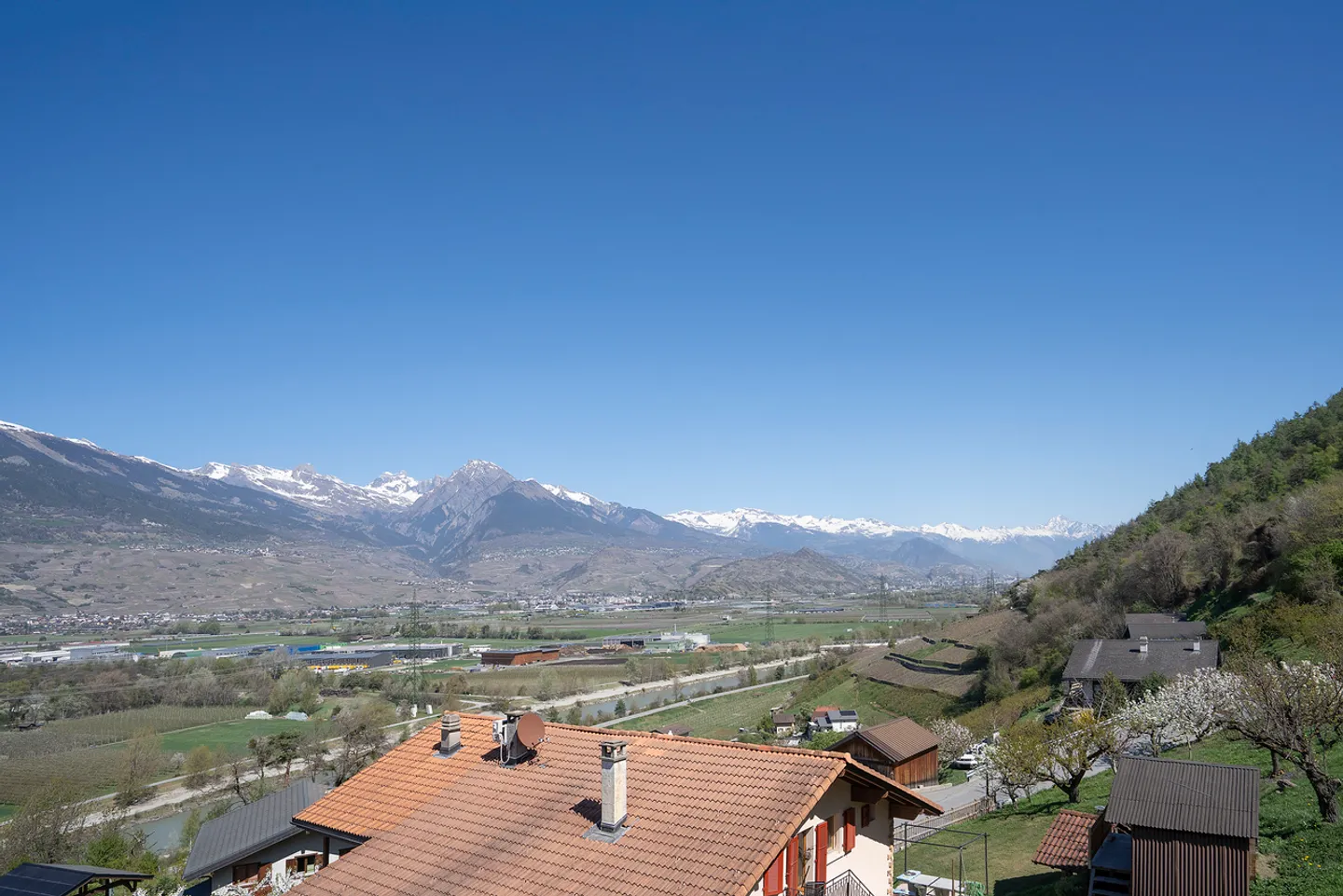 Chalet-villa with 2 apartments - Photo 9 of 13