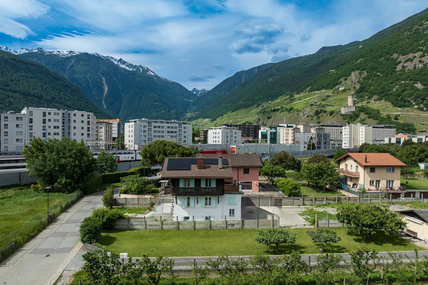 ABBONAMENTO GENERALE CFF OFFERT PER QUESTA VILLA VICINO ALLA STAZIONE! - Foto 2 di 13