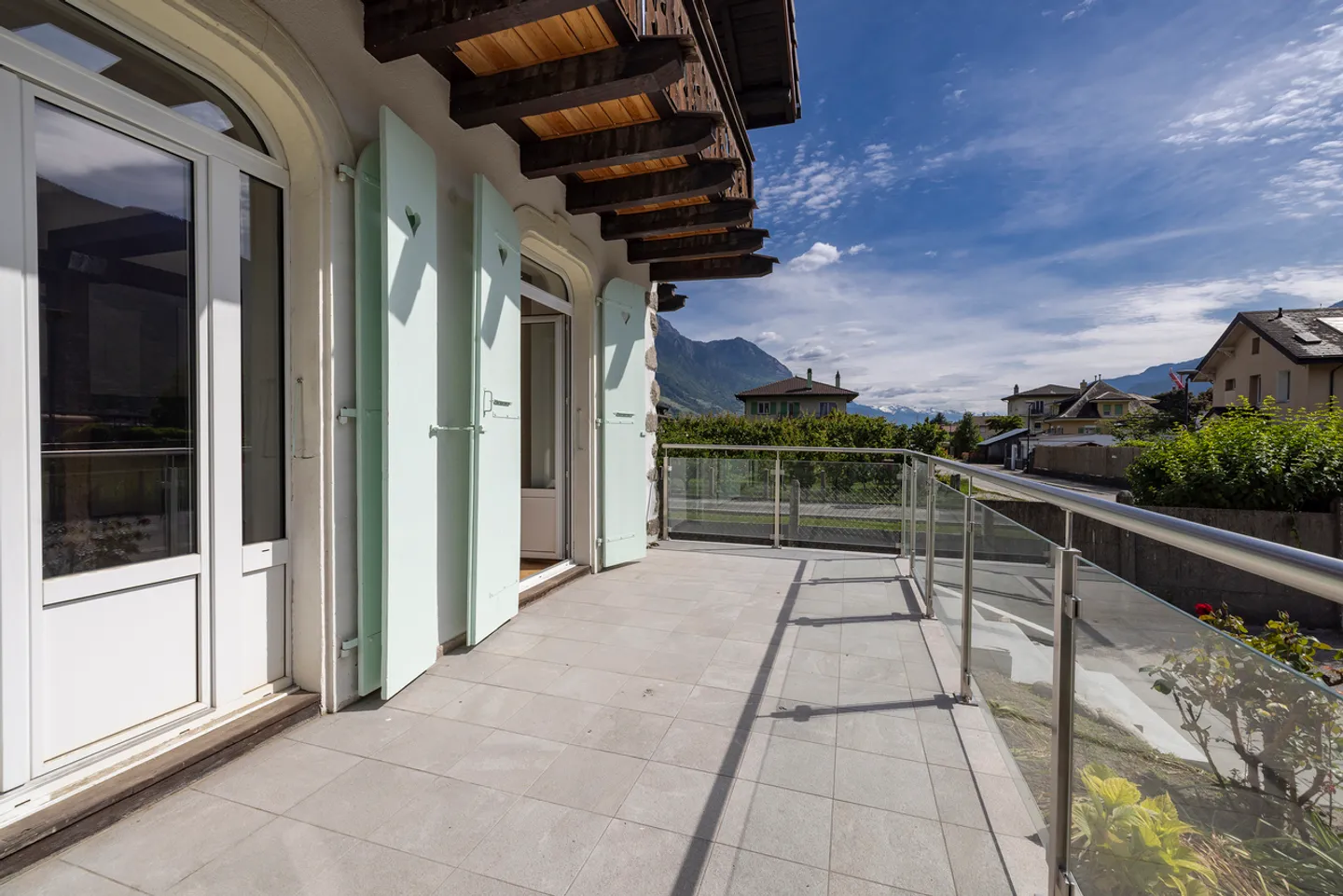 ABBONAMENTO GENERALE CFF OFFERT PER QUESTA VILLA VICINO ALLA STAZIONE! - Foto 1 di 13