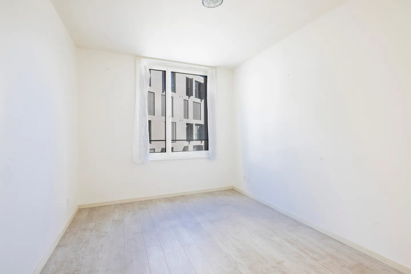 Posizione ideale! Appartamento di 4,5 locali con vista lago - Foto 6 di 13