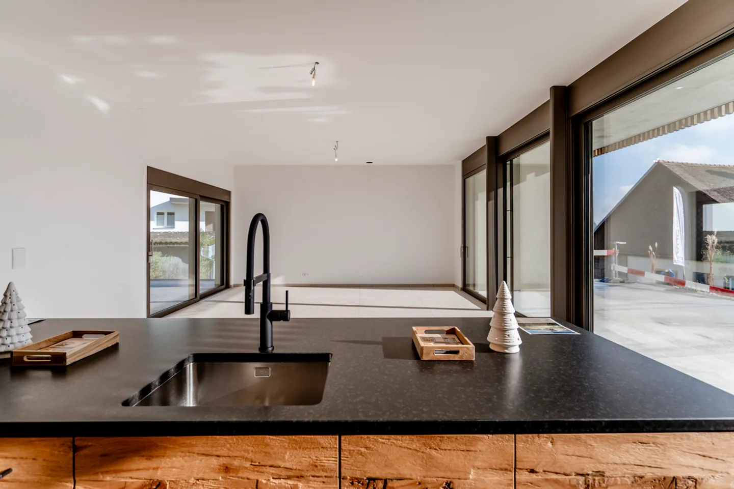 Eleganza assoluta e ambiente bucolico per questa villa nuova - Foto 6 di 13