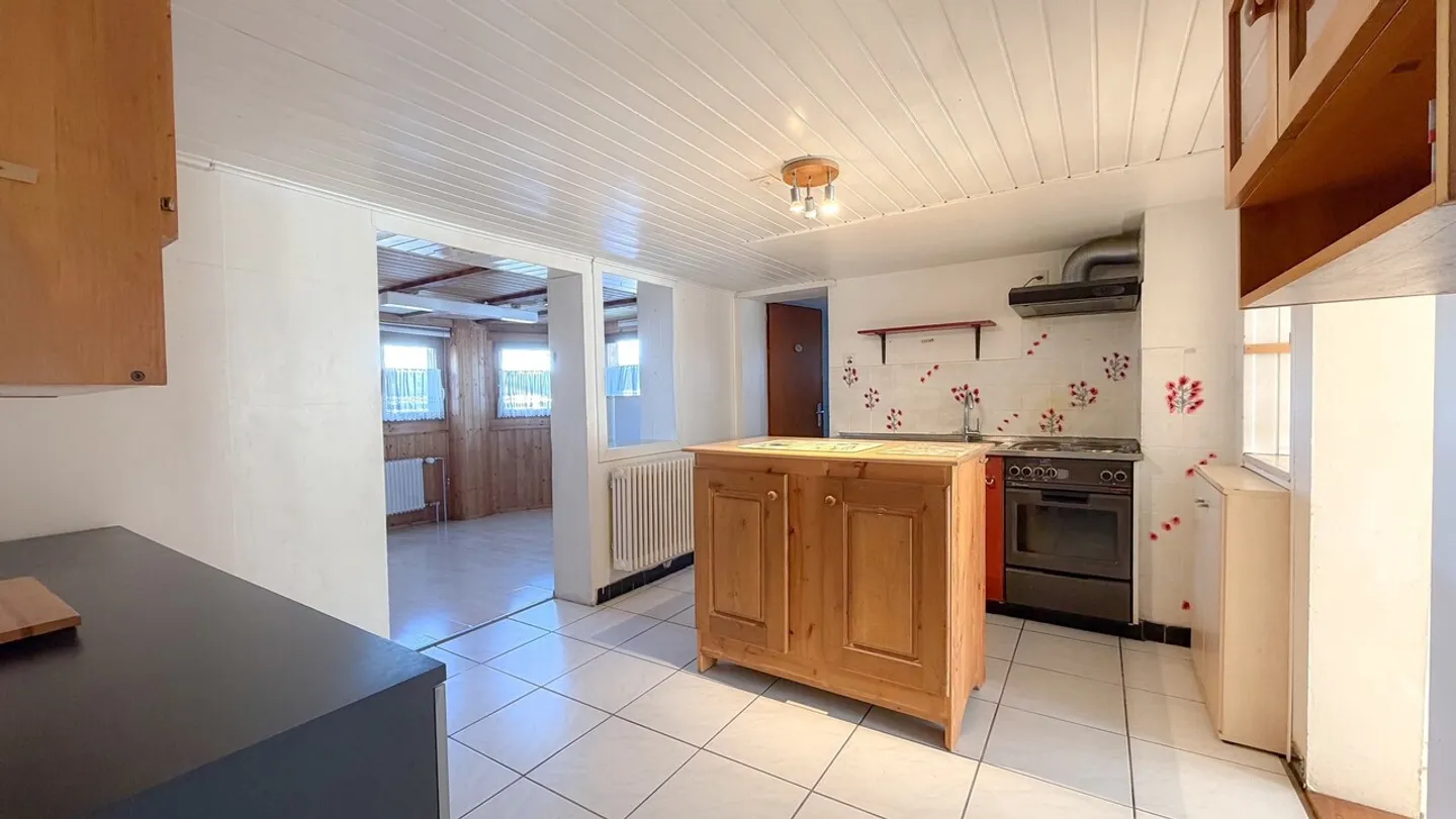 HOUSE WITH 2 SEPARATE UNITS, GARAGE AND PARKING SPACES - Photo 12 of 13